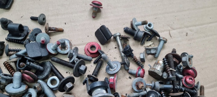 A6 C6 LIFT BOULONS CLIPS ZATRZASKI BOULONS COURROIE GARDE-BOUE LZ3F VW AUDI