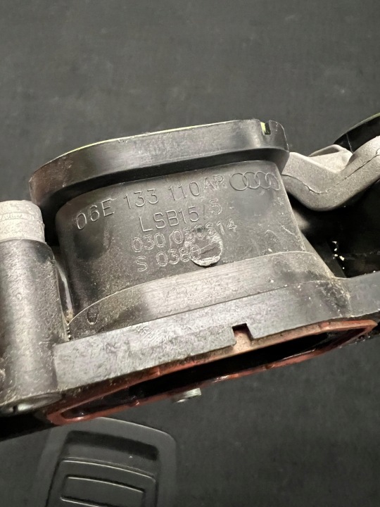 AUDI A4 A5 A6 A7 A8 COLLECTEUR ADMISSION 06E133109