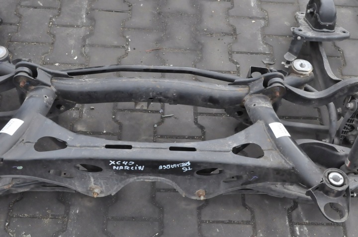 VOLVO XC40 2018ZAWIESZENIE ARRIÈRE ARRIÈRE POUTRE SUSPENSIONS ARRIÈRE 32269606