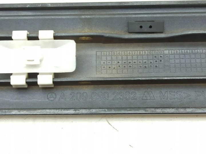 MOULURE AVANT GAUCHES PORTES MERCEDES-BENZ CLK (C209) A2096902362 2.7L