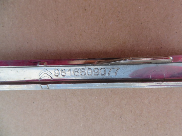 BERLINGO III IV CHÂSSIS REVÊTEMENT DROITE CHROME 9816809077