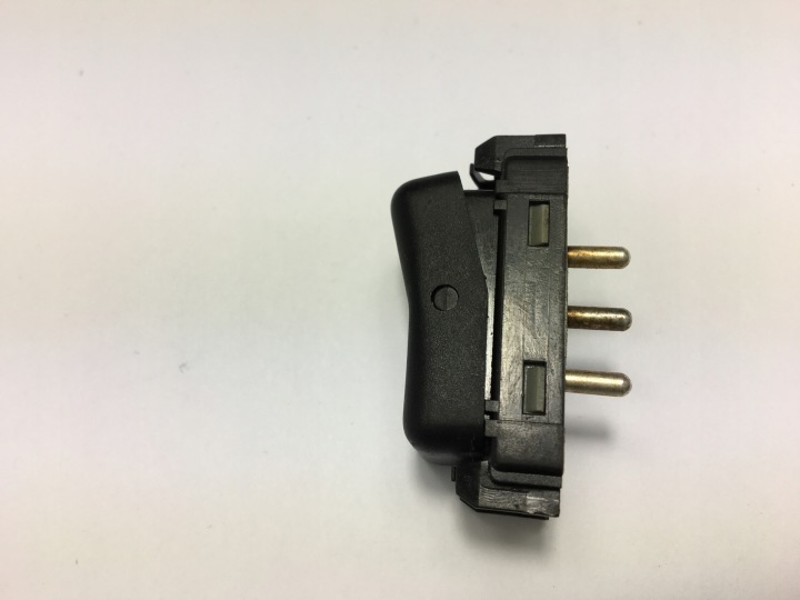 COMMUTATEUR BOUTON ÉCLAIRAGE ARRIÈRE BANQUETTES ARRIÈRE CABINES MERCEDES W124 1248209810