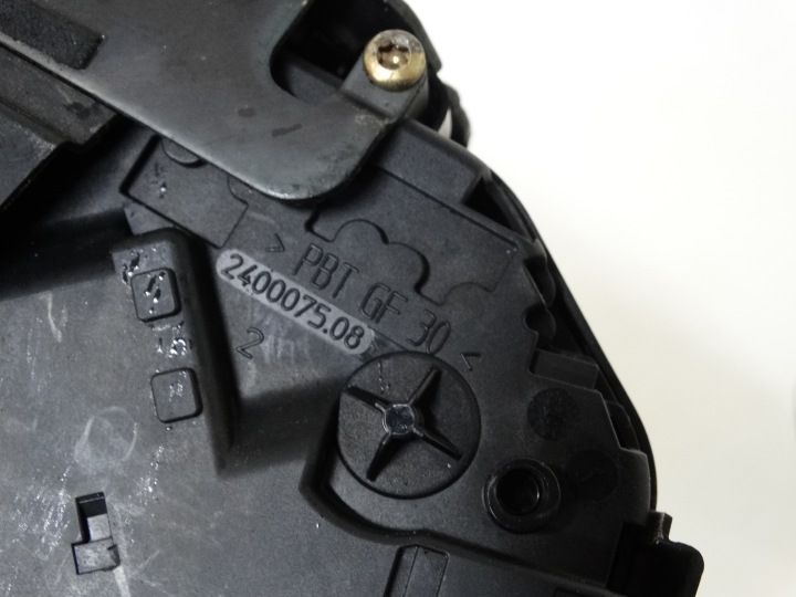SERRURE DE PORTE MAZDA 3 DROIT ARRIÈRE 240007508