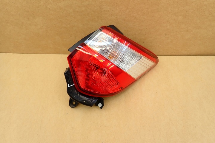 PHARE DROITE ARRIÈRE ARRIÈRE TOYOTA YARIS III LIFT 17-20 0D-203 OM RH