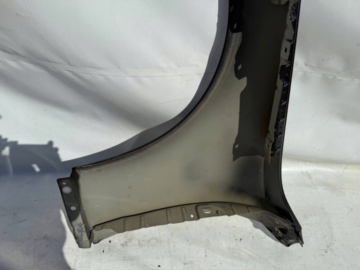 MERCEDES C-KLASA W206 A2068810200 AILE DROIT AVANT AVANT