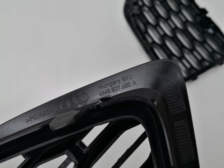 GRILLE PARE-CHOCS AUDI RSQ8 Q8 4M8 L+P