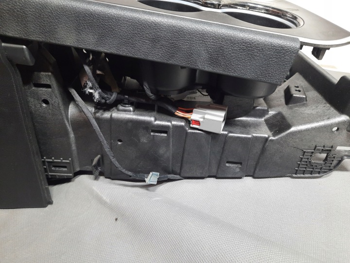JEEP GRAND CHEROKEE WK2 19-22 TUNNEL CENTRAL ACCOUDOIR USA