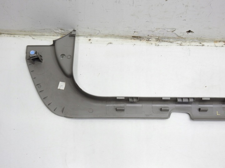 MOULURE PROTECTION SEUIL GAUCHE RENAULT TWINGO II 3D
