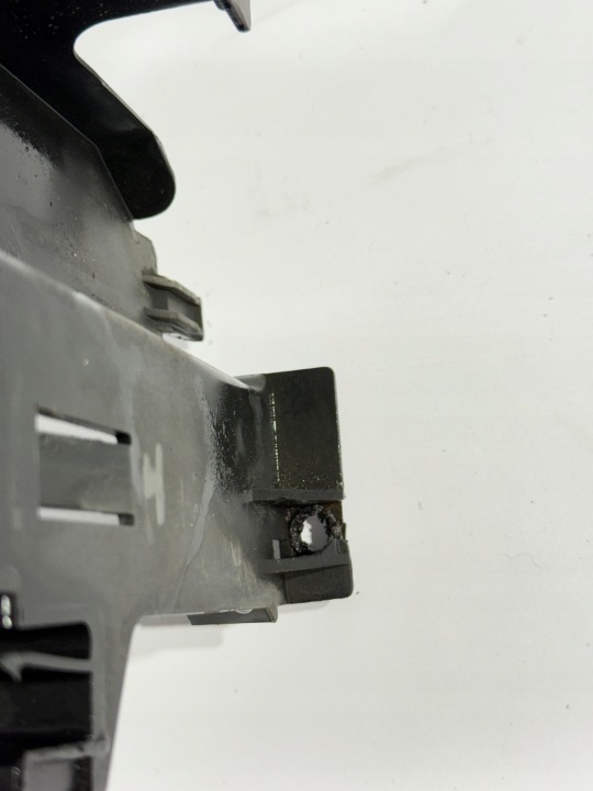 BMW F10 F11 FIXATION RADIATEUR SUPÉRIEUR 8509170
