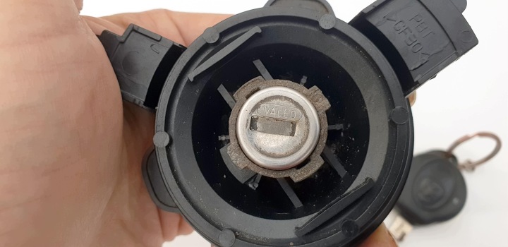 PEUGEOT 206 CC CABRIO INSERT SERRURE BOUCHONS CLAPET GOULOTTE DE REMPLISSAGE CARBURANTS CLÉ