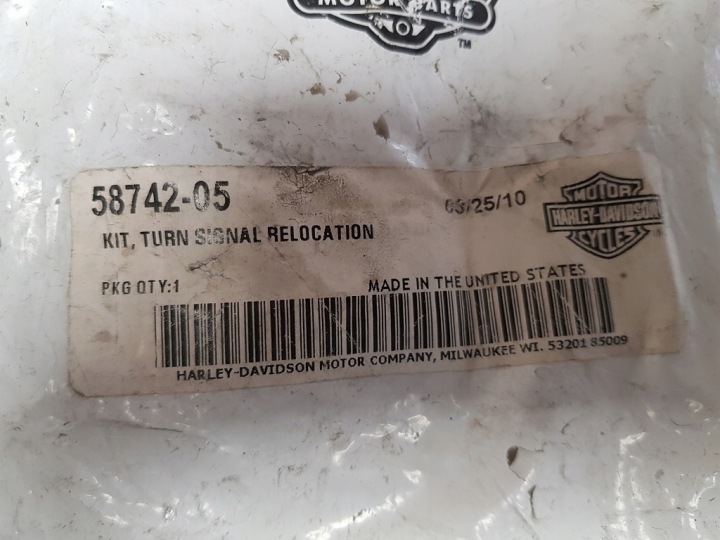 FIXATION CLIGNOTANTS HARLEY SOFTAIL DYNA 58742-05