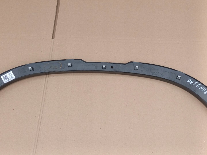 MOULURE DROITE AVANT LAND ROVER DEFENDER II AVANT DROIT