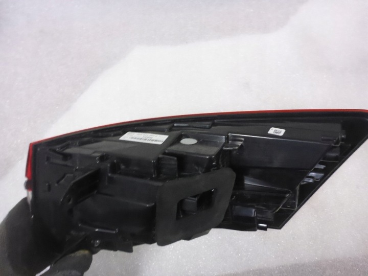 SKODA SUPERB III 3 LIFT ARRIÈRE GAUCHE UNIVERSEL 3V9945207C