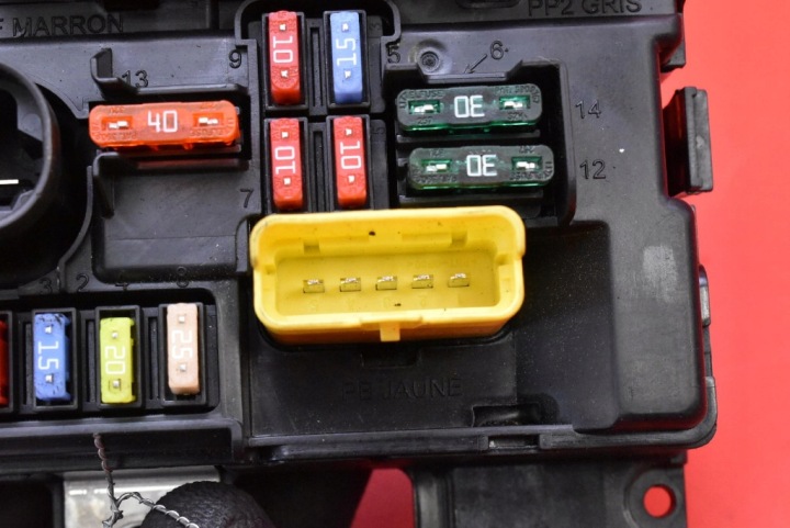 BOÎTE FUSIBLES BSM 9667199580 CITROEN C3 PICASSO 1.6 VTI 12-16