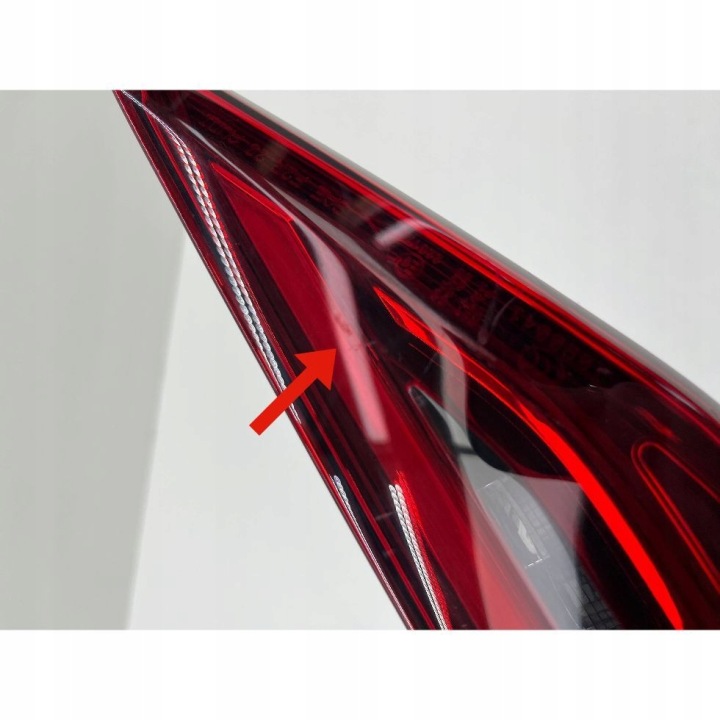 AUDI A3 8Y PHARE GAUCHE ARRIÈRE DANS COUVERCLE DE COFFRE LED 8Y0945307