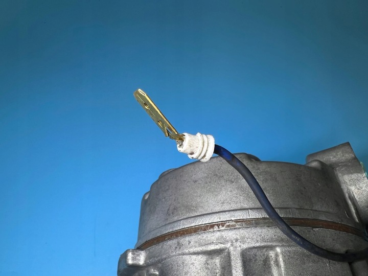 COMPRESSEUR DE CLIMATISATION VW PASSAT B5 AUDI BEHR HELLA SUBSTITUT 8FK351126981