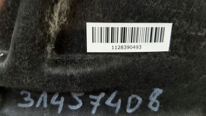 VOLVO XC40 PASSAGE DE ROUE DROIT ARRIÈRE 31457408