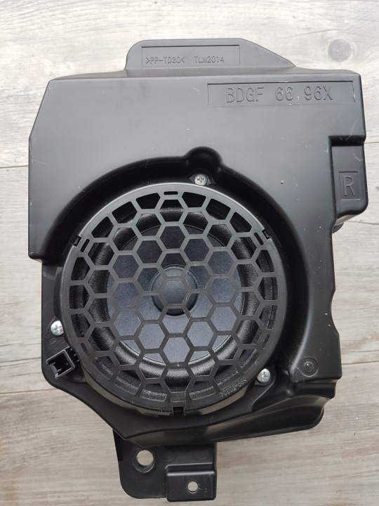 MAZDA 3 IV 19- HAUT-PARLEUR SUBWOOFER GAUCHE DROIT HAYON