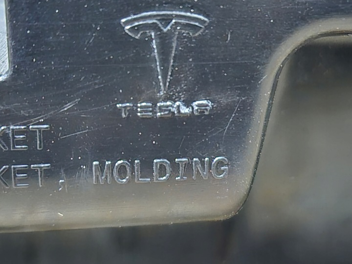 TESLA Y FIXATION CENTRAL PARE-CHOCS ARRIÈRE ARRIÈRE
