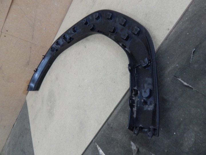 DACIA DUSTER III 24- MOULURE GARDE-BOUE AVANT DROIT 638123372R ORIGINAL