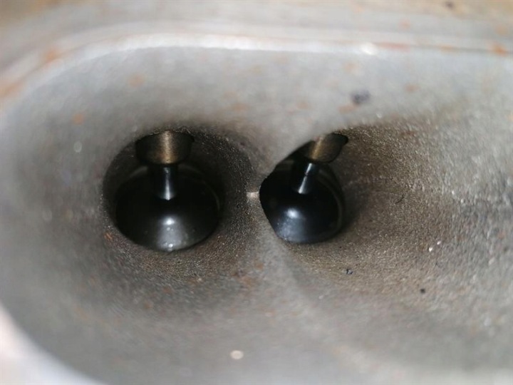 ASTON MARTIN RAPIDE 10-14 PISTON HEAD 8G436F093AA AM16 V12