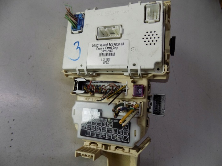 FIAT SEDICI SX4 BOÎTE MODULE FUSIBLE 36770-79J00