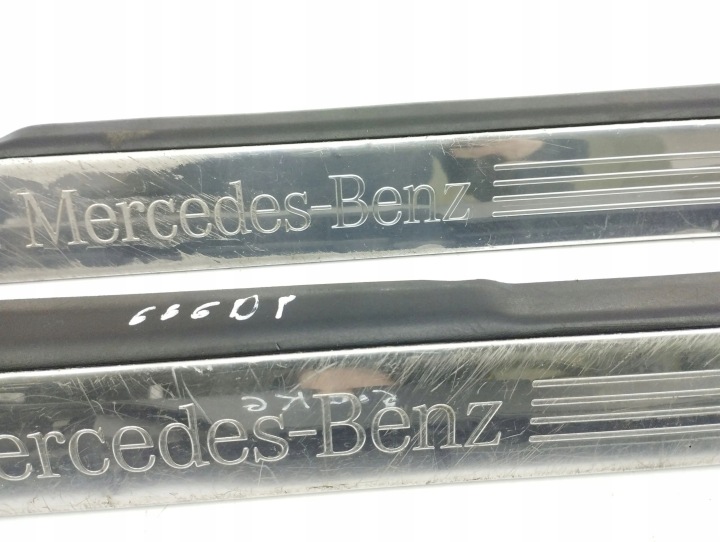 MERCEDES-BENZ AVEC W221 2007 KIT MOULURES SEUILS (WEWNETRZNYCH)