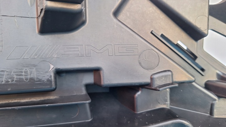 MERCEDES E W213 LIFT AMG 2020- GRILLE PARE-CHOCS AVANT AVEC MOULURE