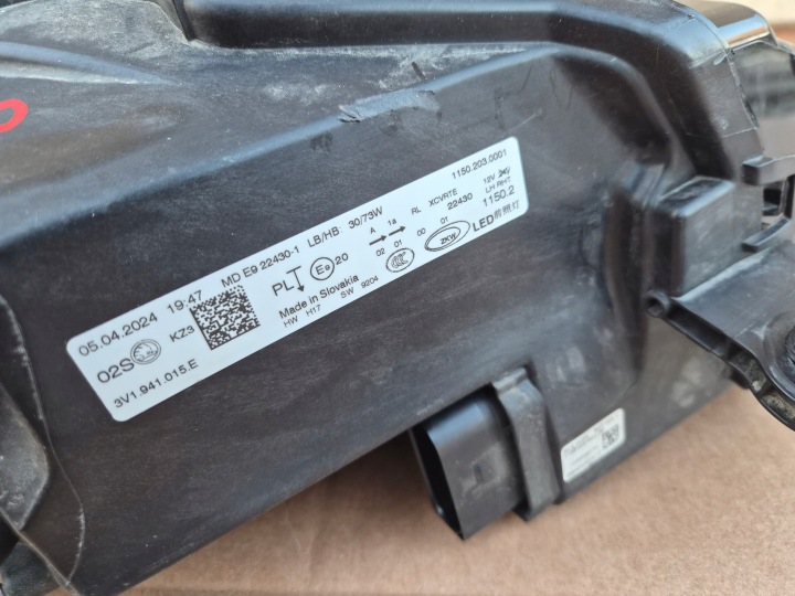 PHARE AVANT SKODA SUPERB III LIFT 3V1 COMPLET LED ORIGINAL