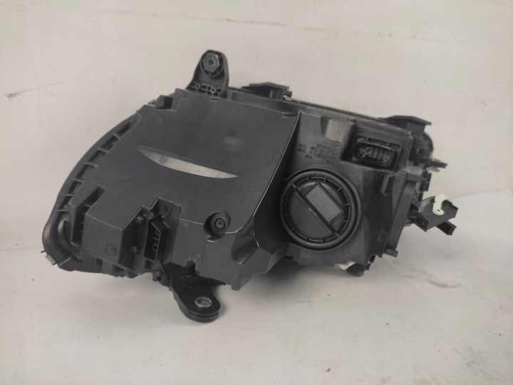 MERCEDES C-KLASA W206 PHARE DROITE AVANT AVANT COMPLET LED 2021-