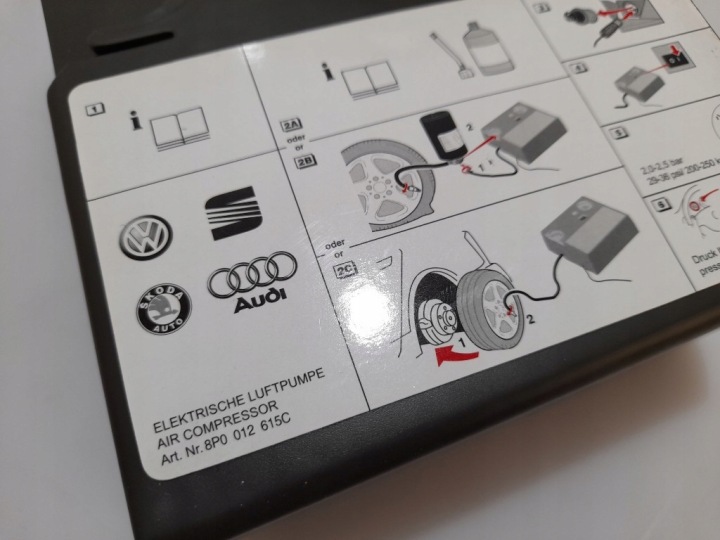 AUDI A3 8P LIFT POLYSTYRÈNE COUVERCLES DE COFFRE POMPE COMPRESSEUR CRIC 8P0011031C