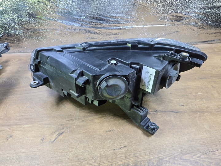 VW CADDY 2K7 20- PHARE AVANT AVANT DROITE 2K8941006D