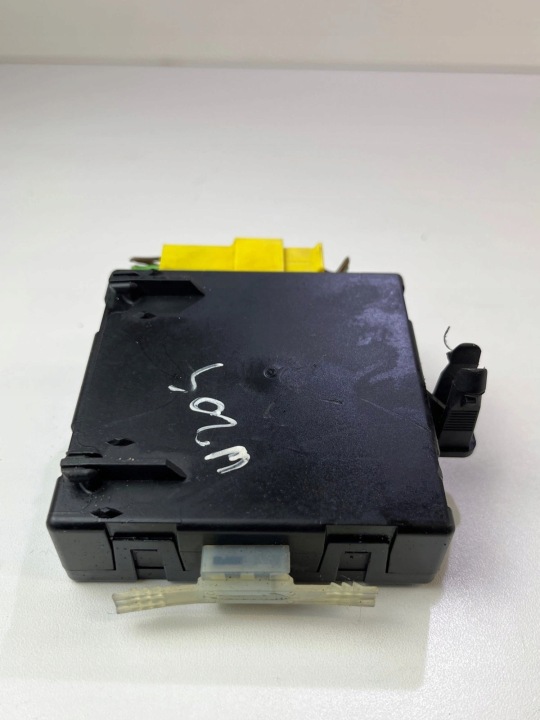 MERCEDES W204 MODULE PORTES GAUCHE AVANT A2048704326