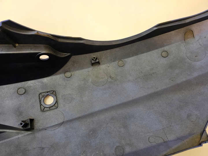 SUZUKI BURGMAN 125 01-06 PLASTIQUE GAUCHE DÉFLECTEUR D'AIR GAUCHE ARRIÈRE PLASTIQUE ARRIÈRE GAUCHE
