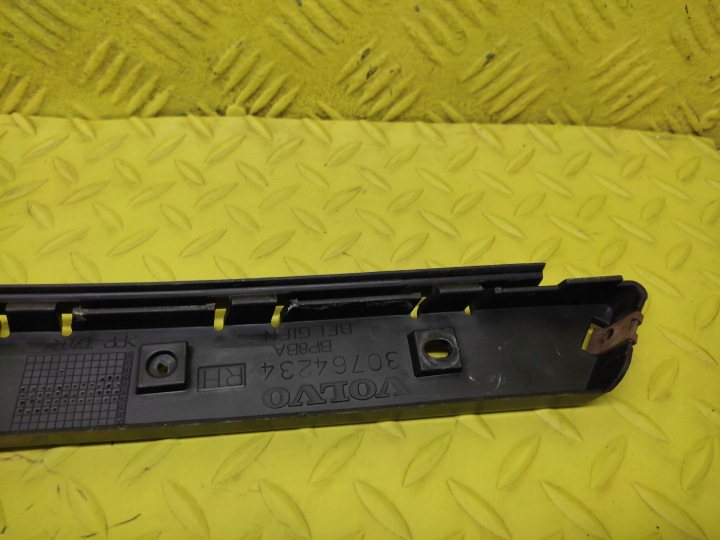 VOLVO V50 GLISSIÈRE PARE-CHOCS DROIT ARRIÈRE 30764234
