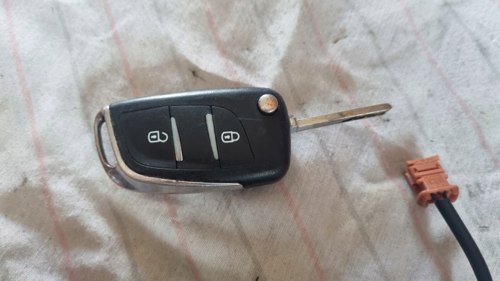 CONTACTEUR D'ALLUMAGE CLÉ CITROEN PEUGEOT N0502455