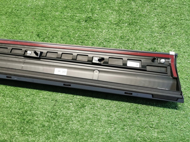 AUDI Q2 81A MOULURE SUR PORTES DROITE AVANT NEUF 81A853960B