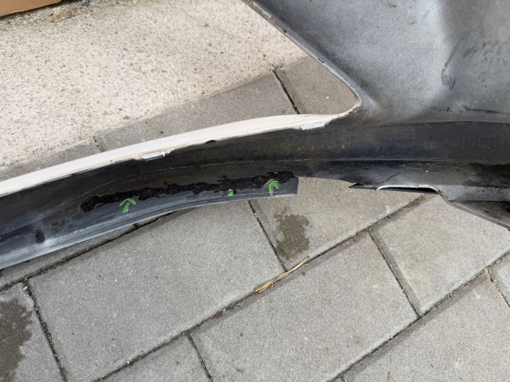 PARE-CHOCS AVANT AVANT TOYOTA AVENSIS T270 III LIFT 5211905210