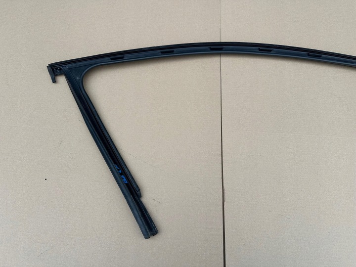 VW PASSAT B6 JOINT D'ÉTANCHÉITÉ VITRES PORTES GAUCHE AVANT CHROME 3C4837431