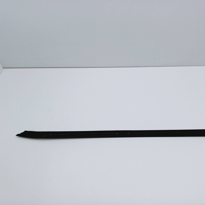 MOULURE PARE-BRISE DROIT AVANT AUDI A6 C5 UNIVERSEL NR334