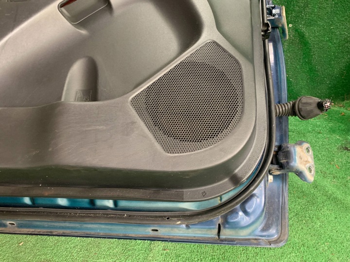 PORTES AVANT GAUCHE TOYOTA YARIS II HAYON 5D 8P4 WWA