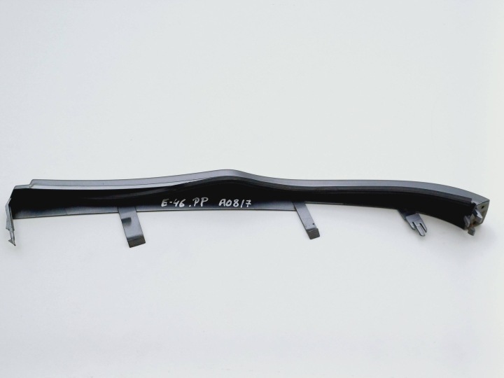 MOULURE SOUS LAMPE DROIT AVANT BMW 3 E46 LAK. A08 /7 51137030554 NR21