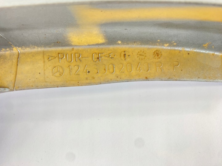 MOULURE LATÉRALE GARDE-BOUE DROIT ARRIÈRE LÈVRE MERCEDES W124 BERLINE UNIVERSEL 1246902040