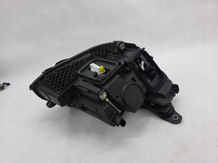 MERCEDES E-KLASA W213 PHARE AVANT GAUCHE COMPLET LED MULTIBEAM A2139066504