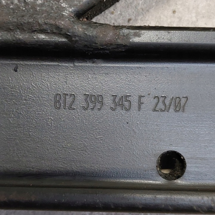 AUDI A5 8T 3,0D POUTRE SUPPORT CROISILLON SOUS MOTEUR 8T2399345F
