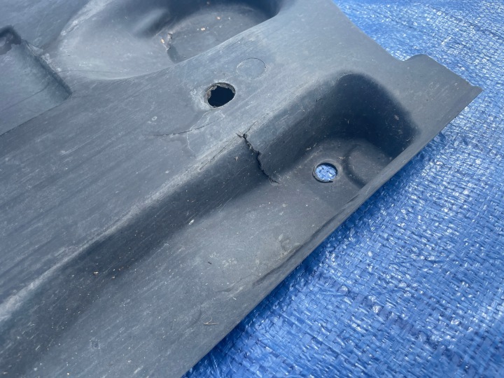 AUDI A6 C6 PROTECTION REVÊTEMENT CHÂSSIS GAUCHE 4F0825207 4F0825215