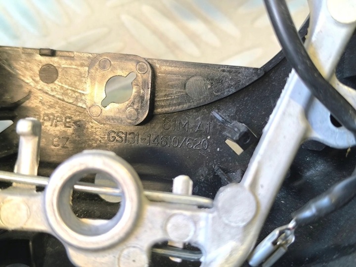SUZUKI SX4 S-CROSS VOLANT CUIR CUIR MULTIFONCTIONNELLE GS131-14610