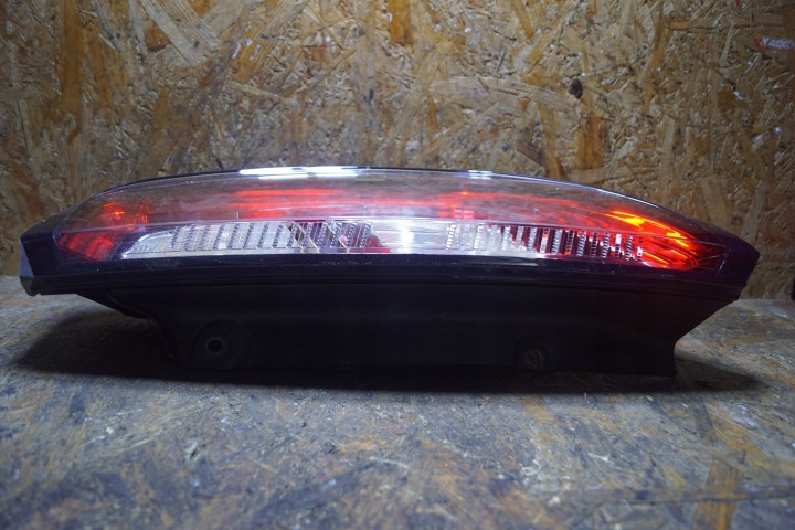 FIAT GRANDE PUNTO EVO III PHARE DROIT ARRIÈRE (C1830)