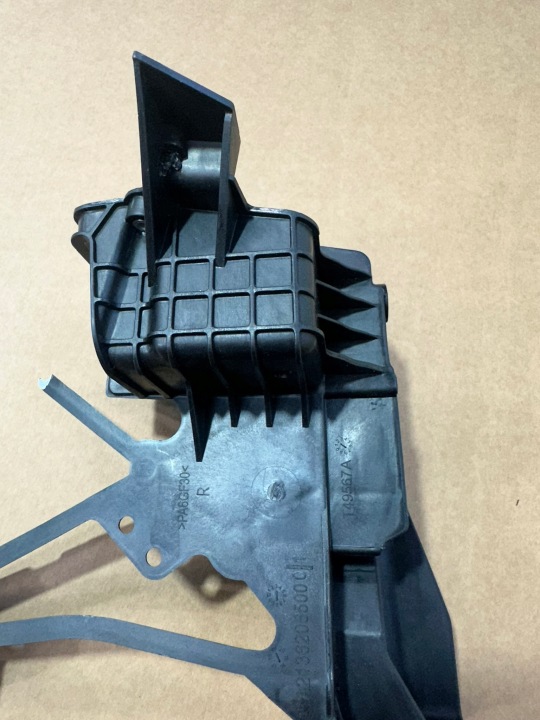 FIXATION PANNEAU AVANT DROIT PHARES MERCEDES E CLASSE W213 AVEC