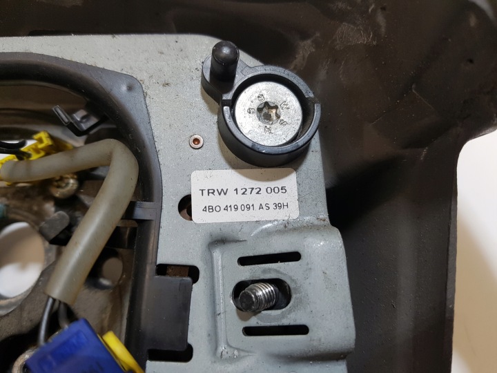 VOLANT AUDI A8 D2 4B0419091
